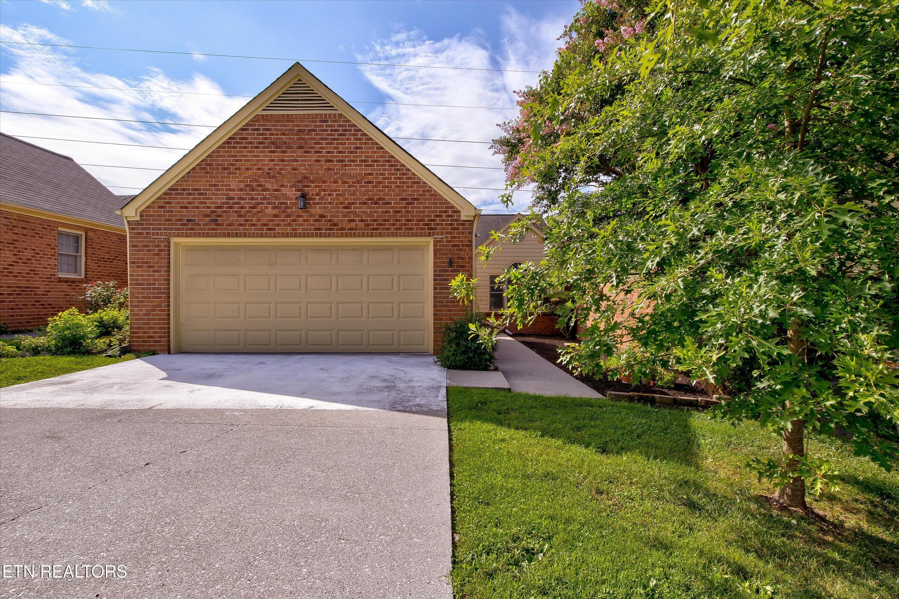 8430 Woodbend Tr, Knoxville, TN 37919