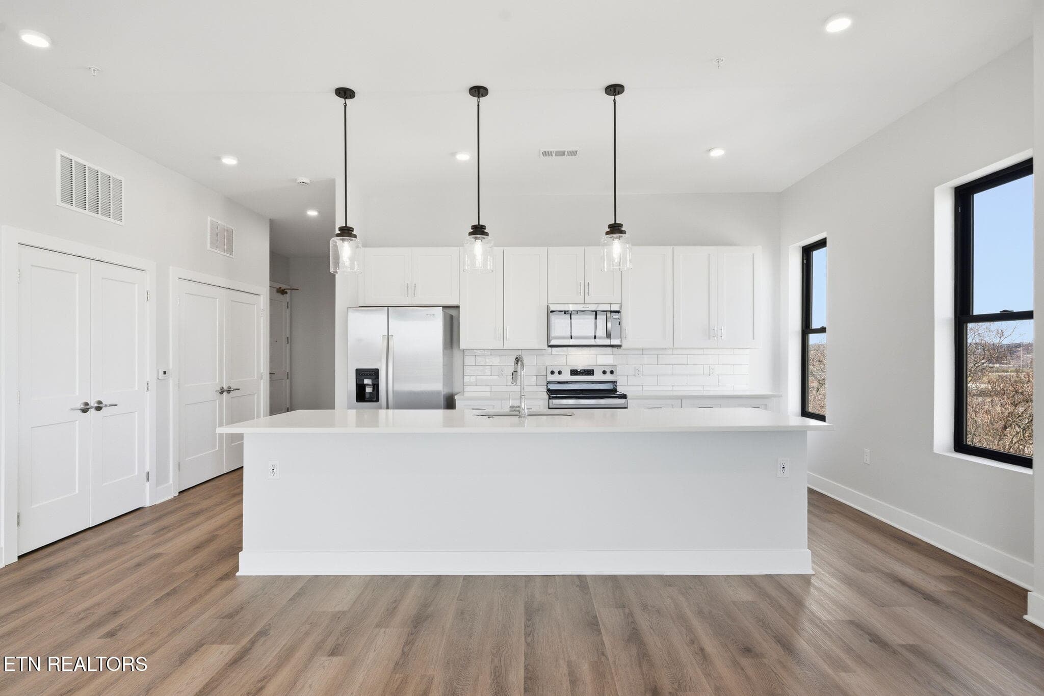 327 W Summit Hill Drive 700, Knoxville, TN 37902