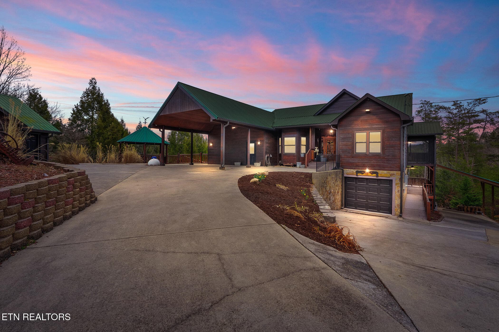 1819 Skyhawk Lane, Pigeon Forge, TN 37876