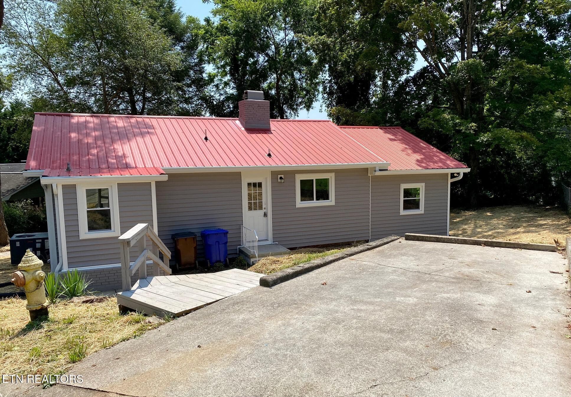 111 Porter Rd, Oak Ridge, TN 37830