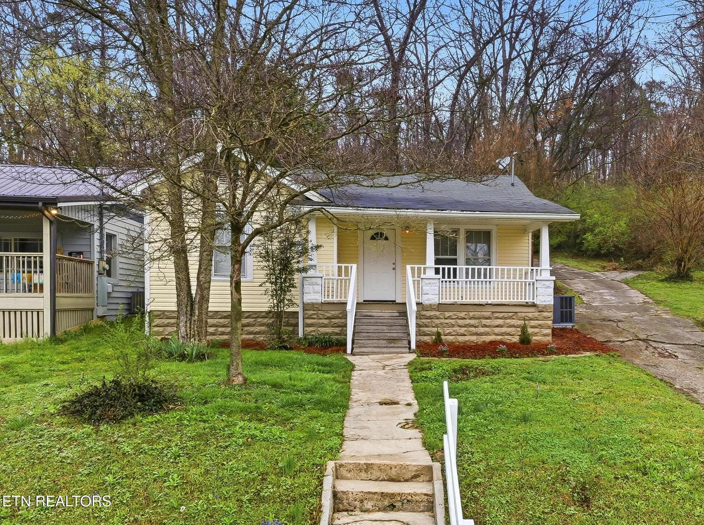 5301 Ross Rd, Knoxville, TN 37914
