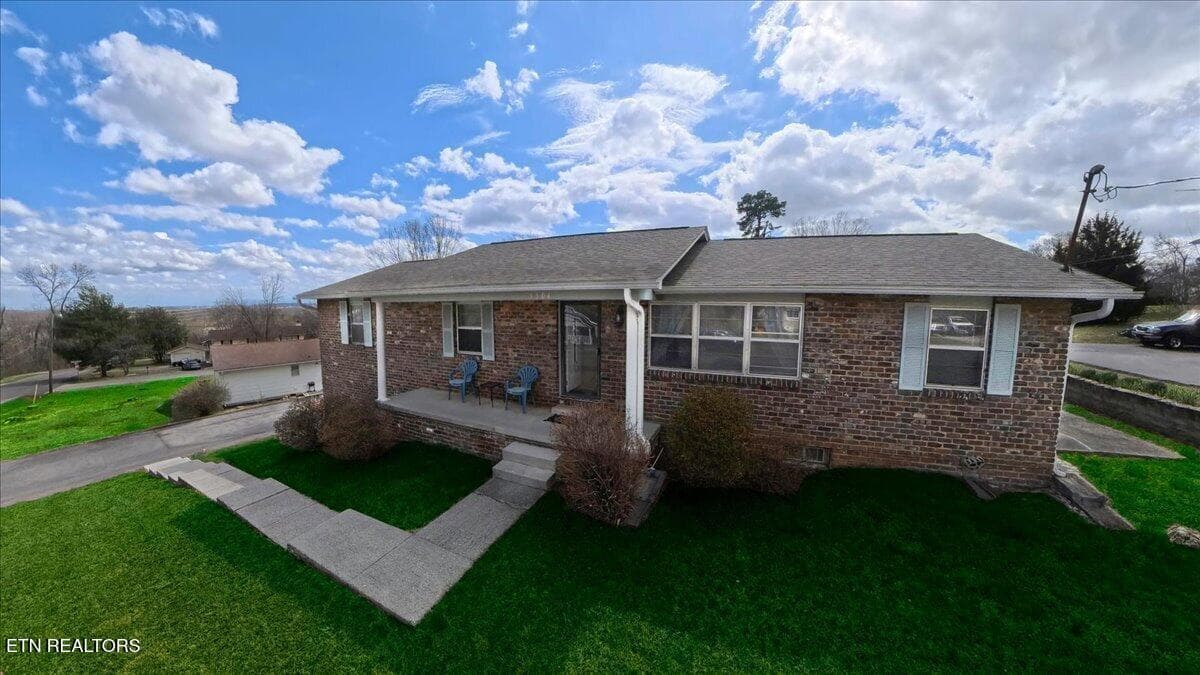 9504 Bob Gray Rd, Knoxville, TN 37923