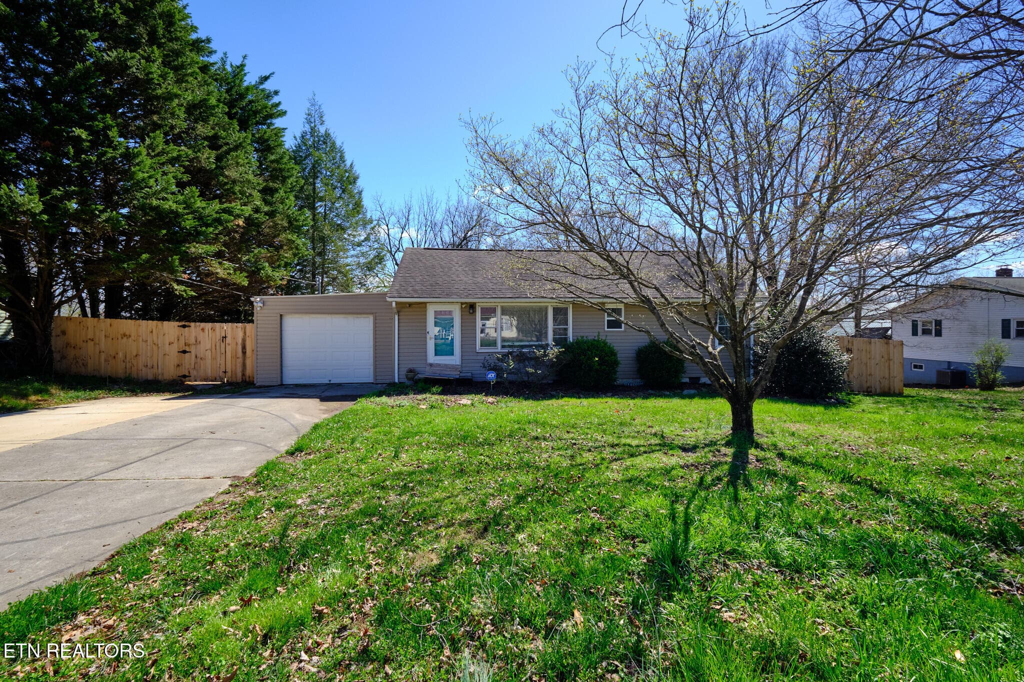 548 Murray Drive, Knoxville, TN 37912