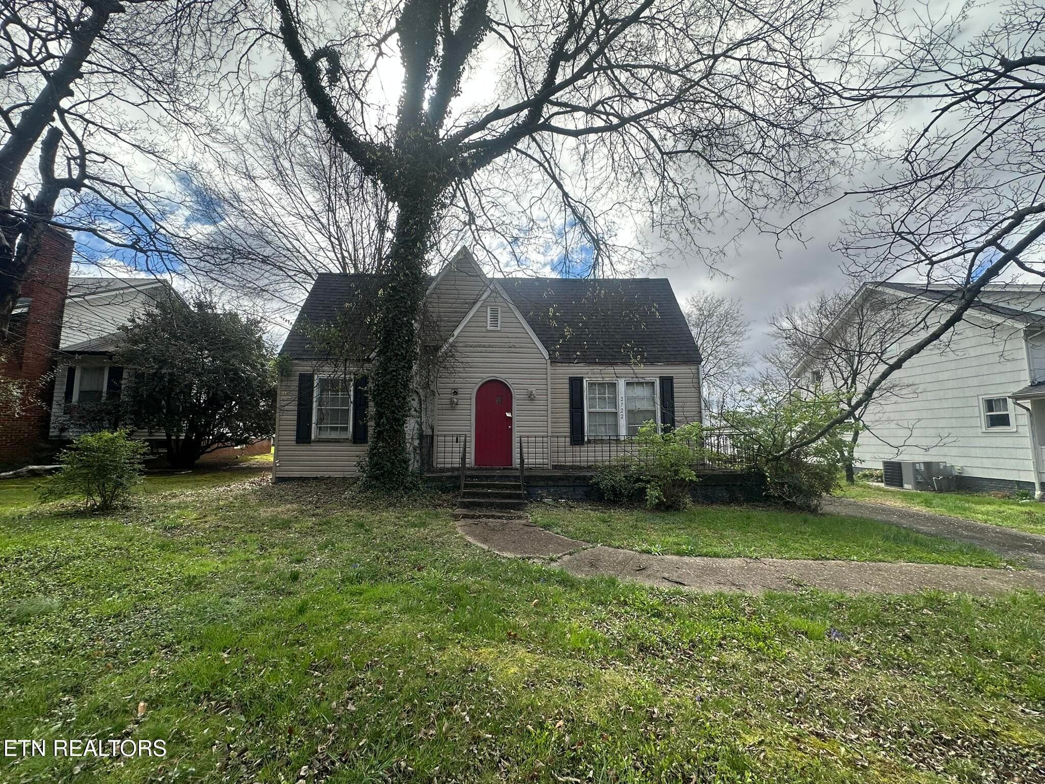 2722 Fairmont Blvd, Knoxville, TN 37917