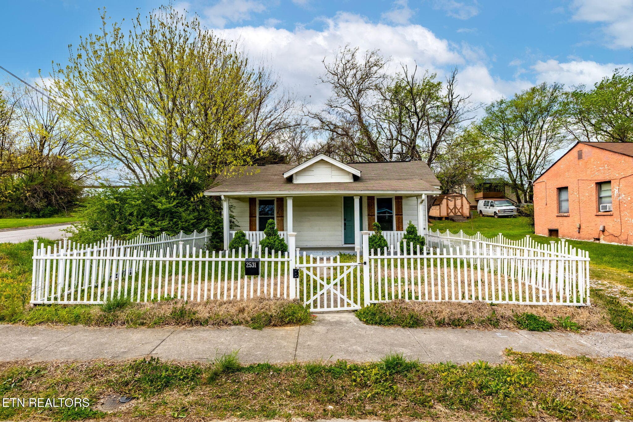 2531 E Glenwood Ave, Knoxville, TN 37917