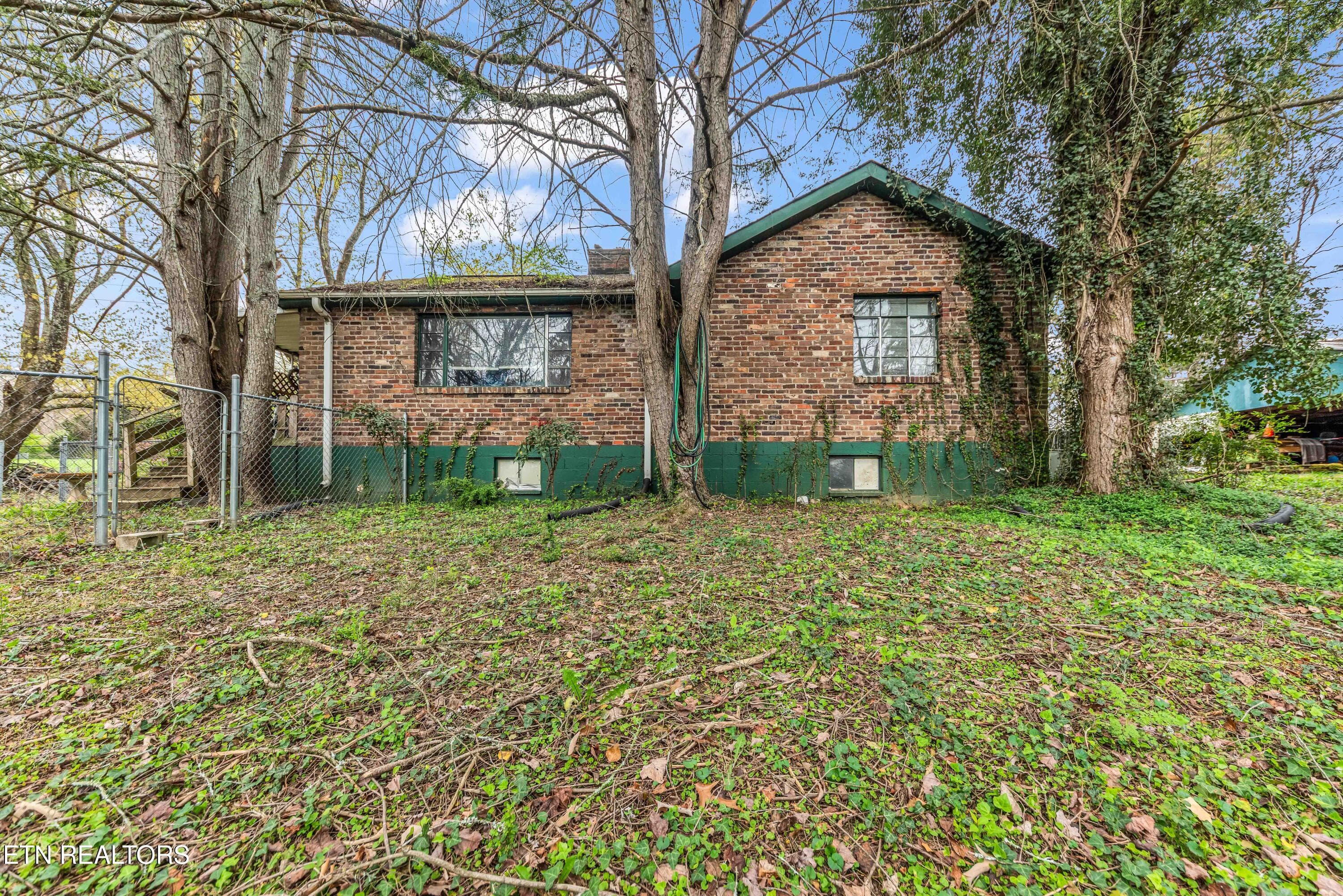 6155 Lacy Rd, Knoxville, TN 37912