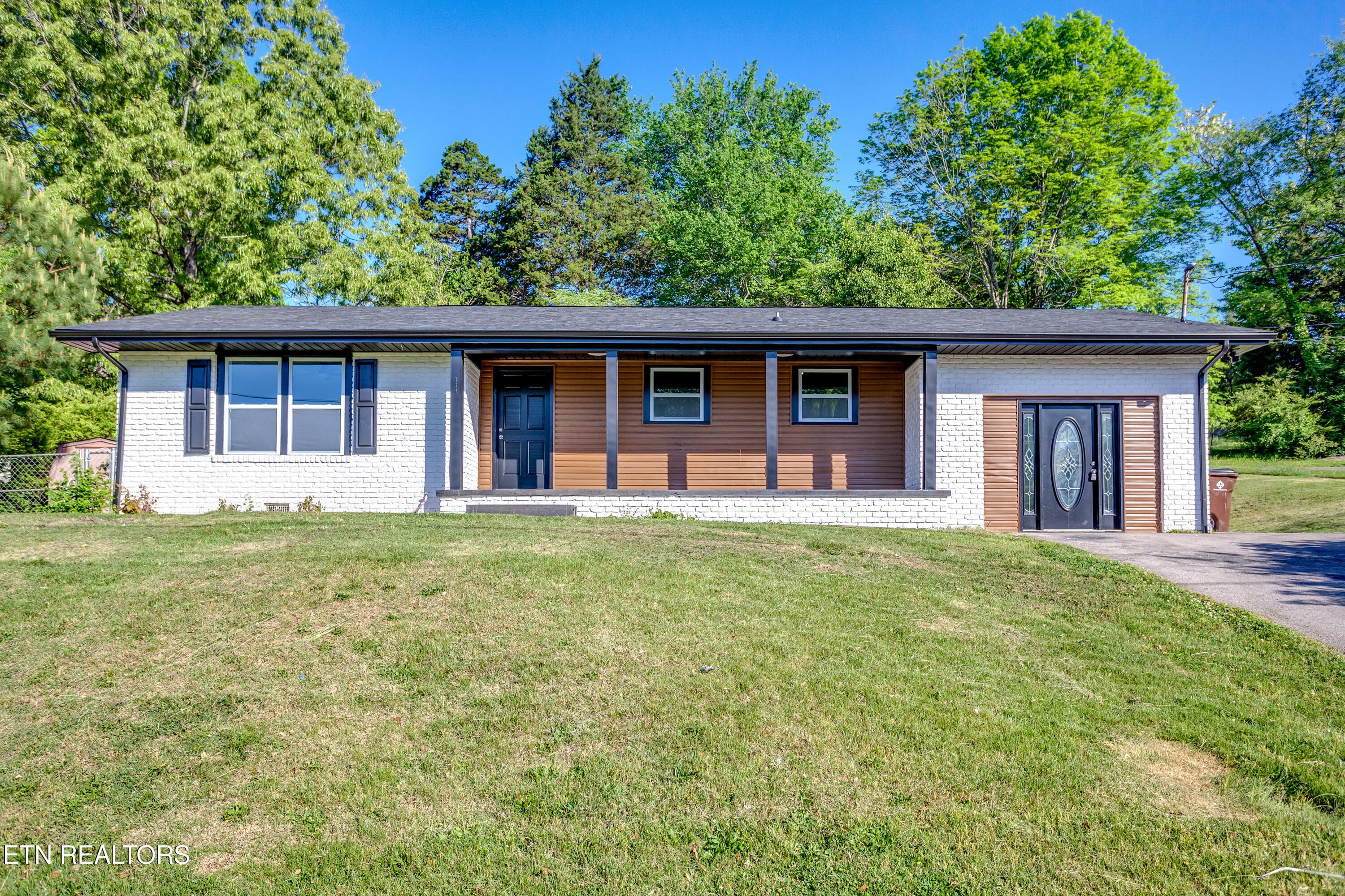 114 W Maiden Lane, Oak Ridge, TN 37830
