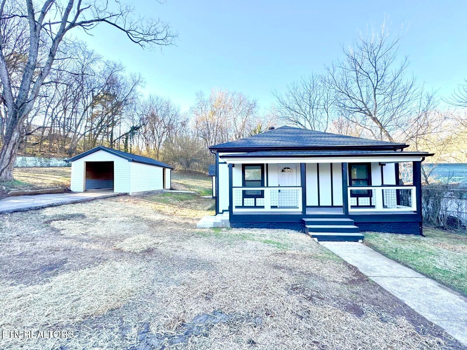 1107 W Broadway St, Lenoir City, TN 37771