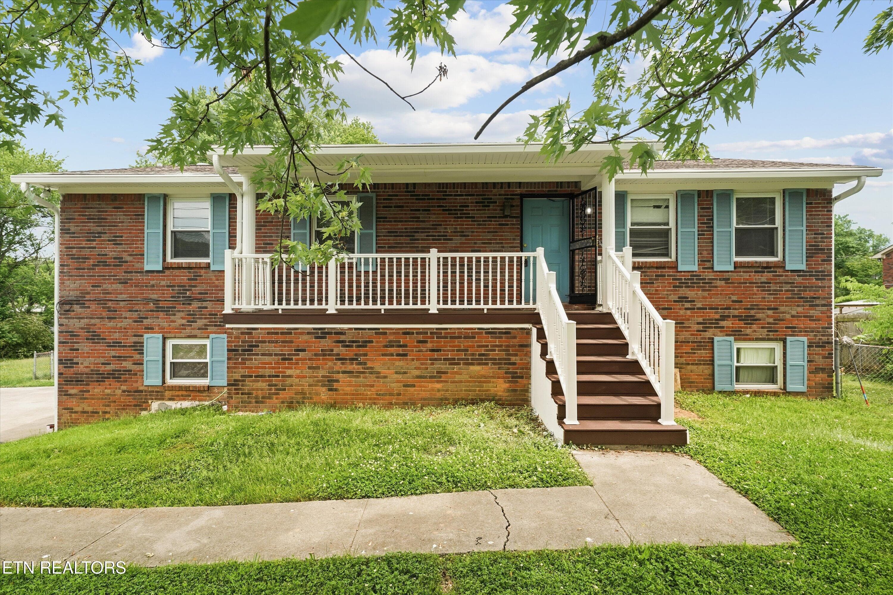 2108 NW Ho Co Ta Ke Lane, Knoxville, TN 37912