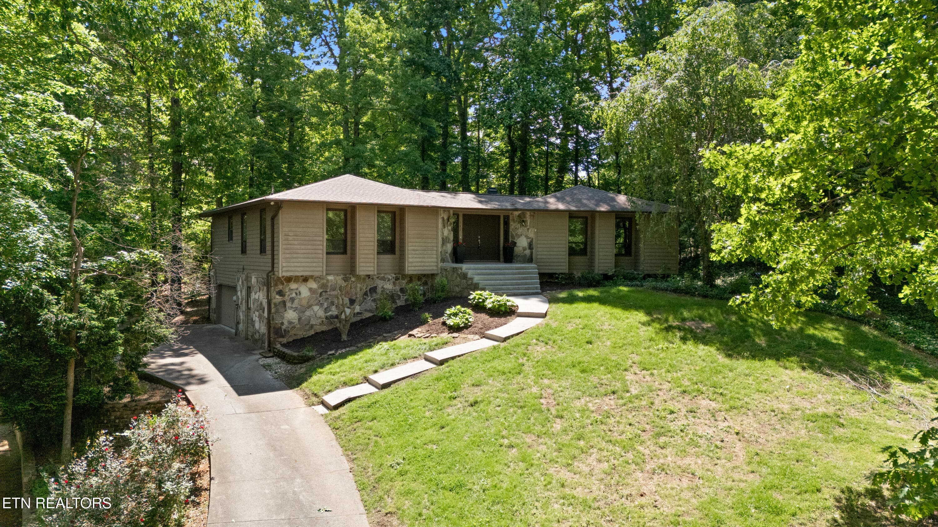 302 Saint Andrews Drive, Knoxville, TN 37934