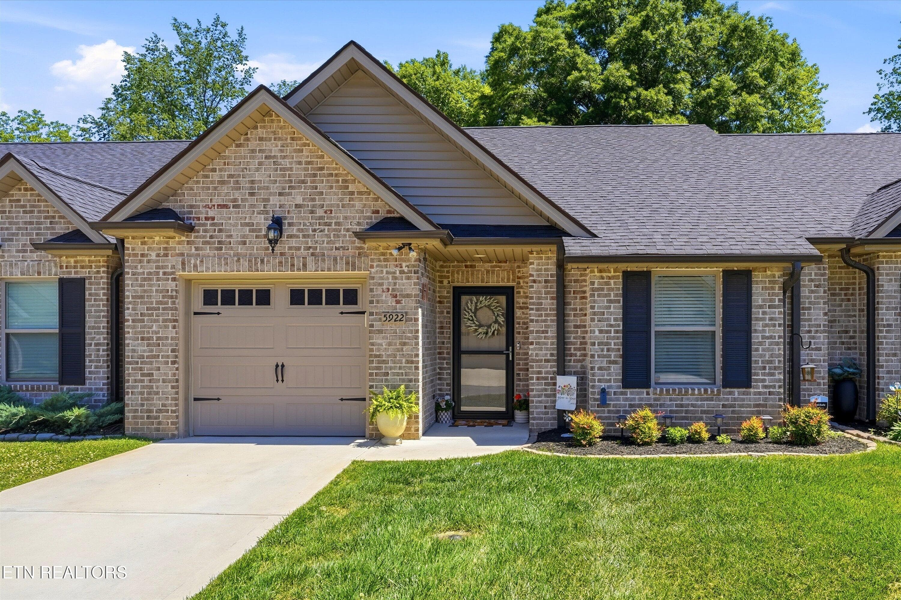 5922 Knox Hill Way, Knoxville, TN 37912