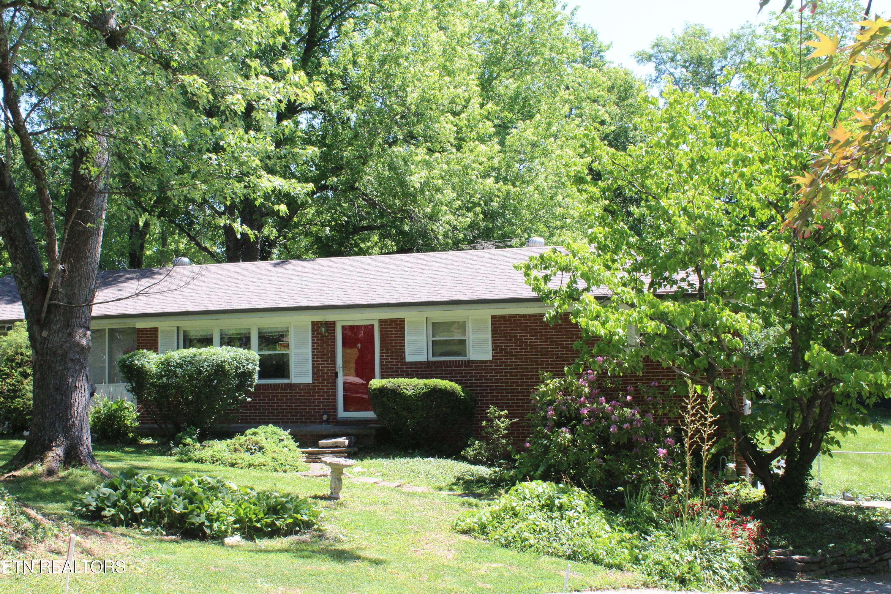 2704 Roland Lane, Knoxville, TN 37931
