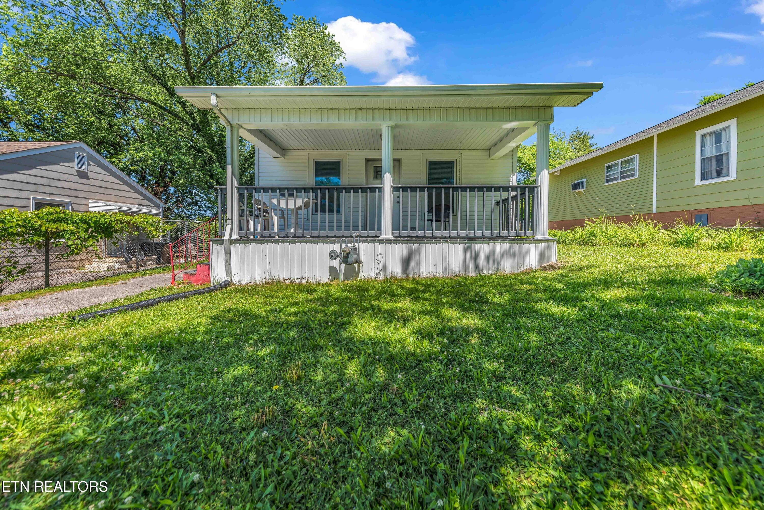 2730 Barton St, Knoxville, TN 37917