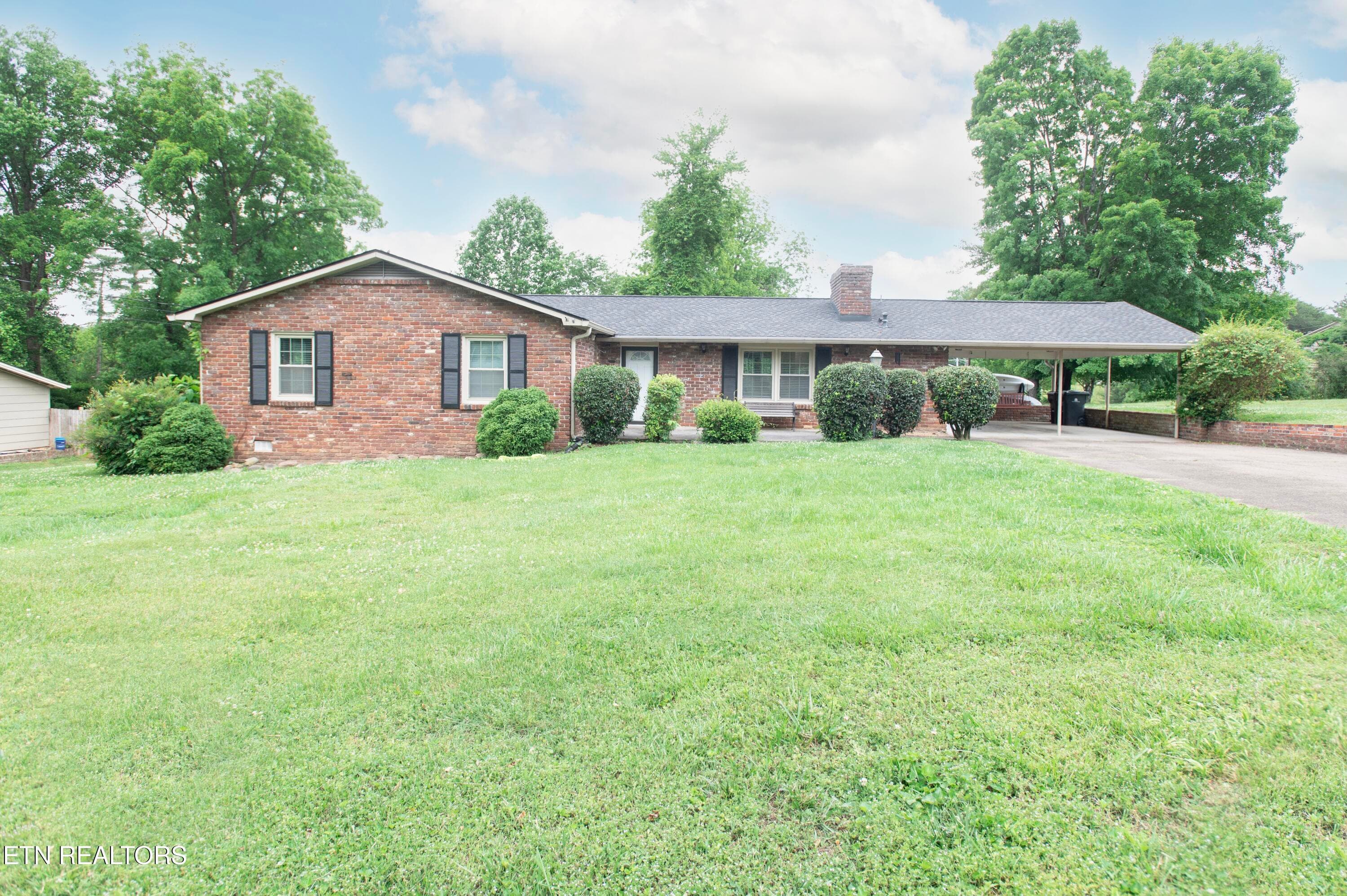 7352 NW Winchester Drive, Knoxville, TN 37919