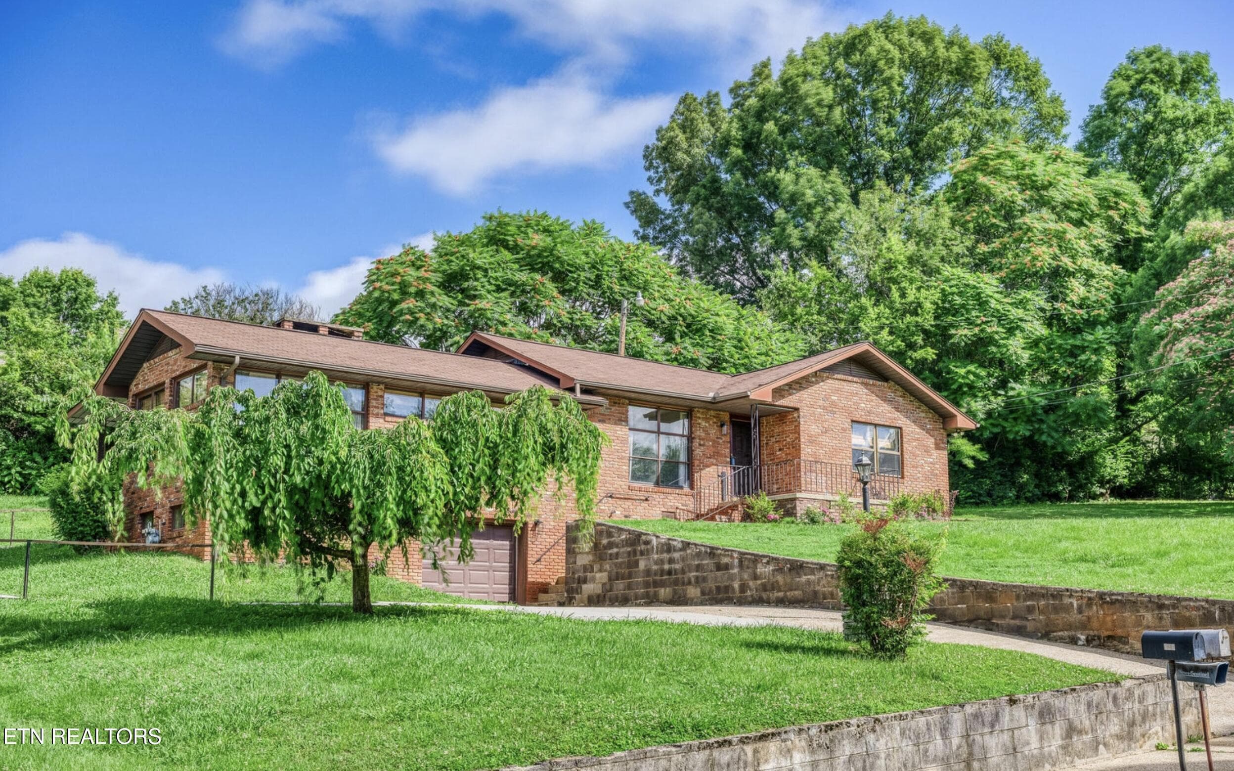 721 Woodview Drive, Knoxville, TN 37912