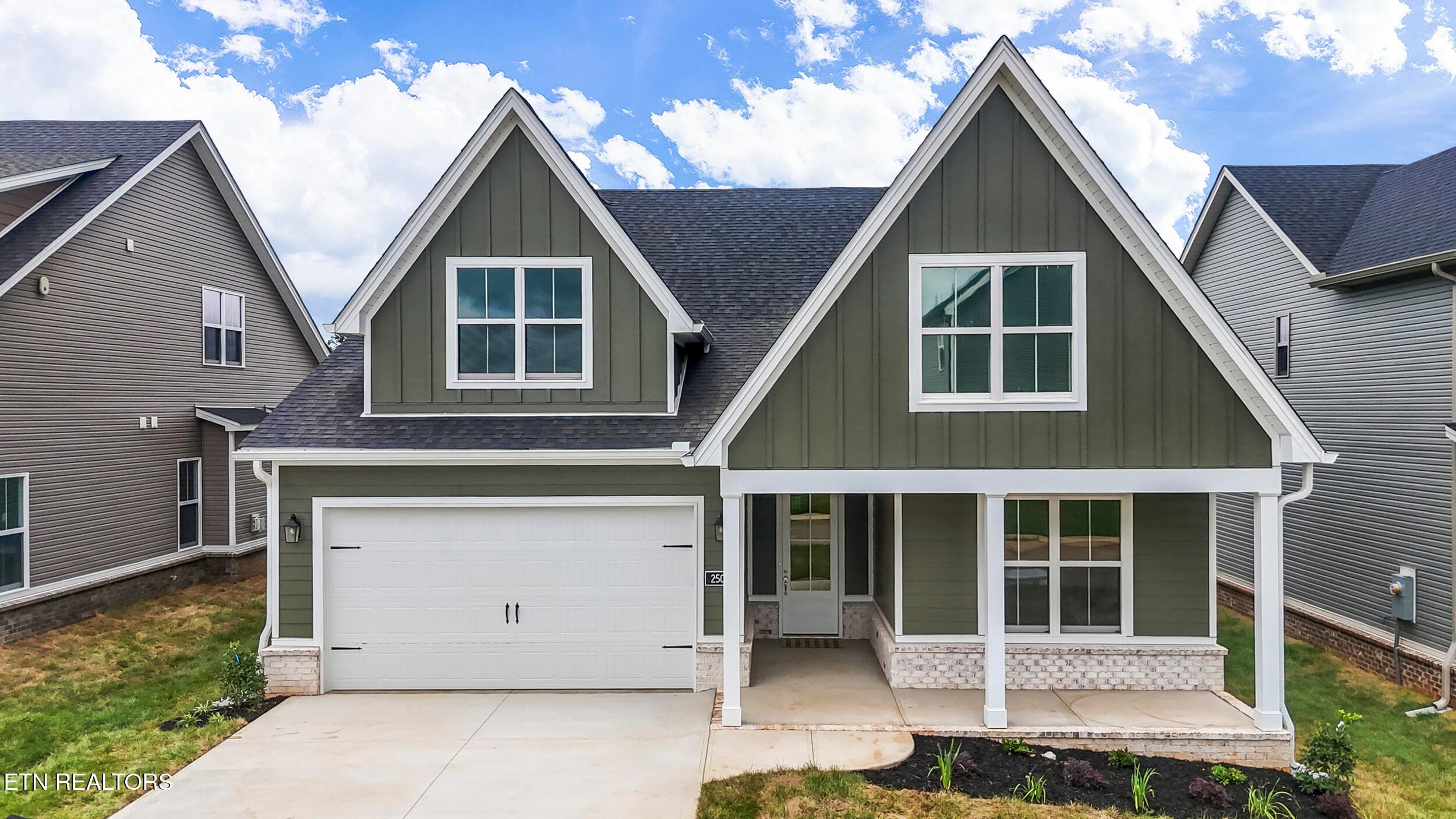 2504 Maroon Bells Rd, Knoxville, TN 37932