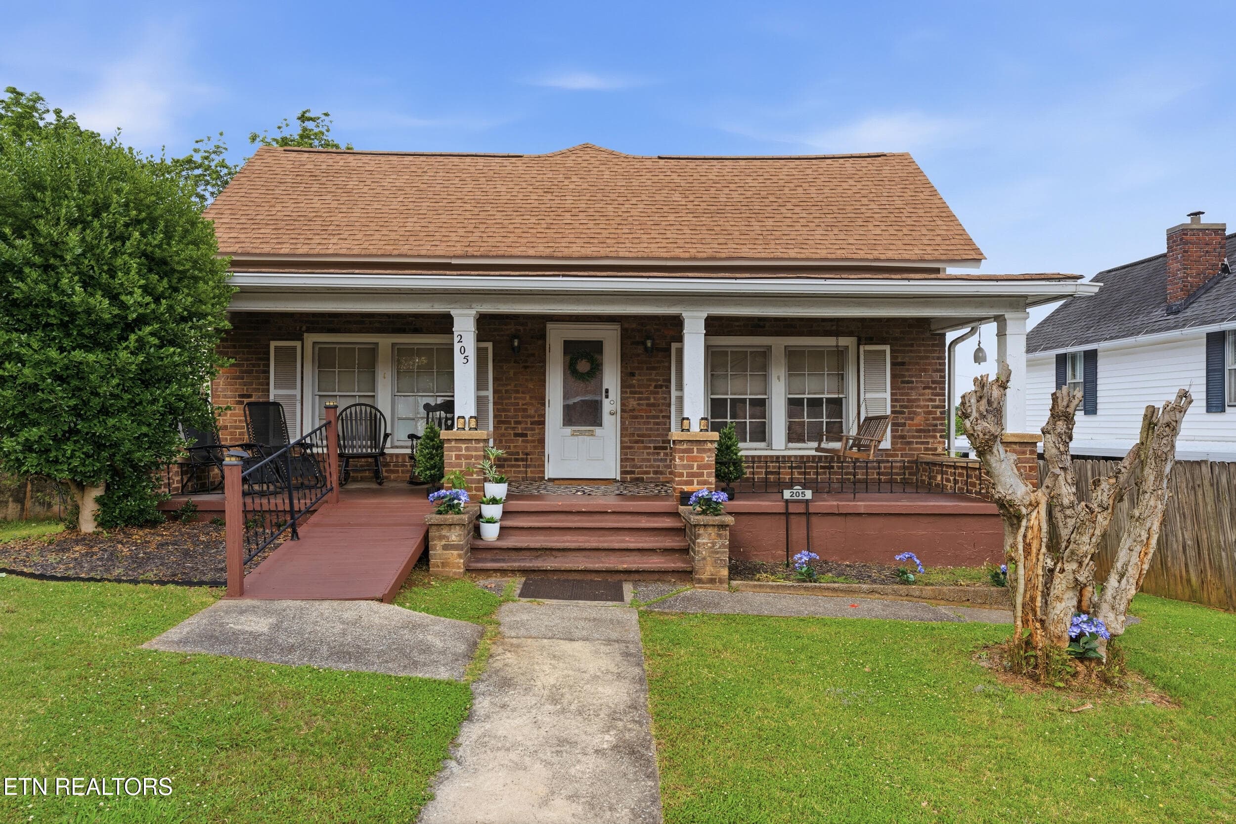 205 Kingston St, Lenoir City, TN 37771