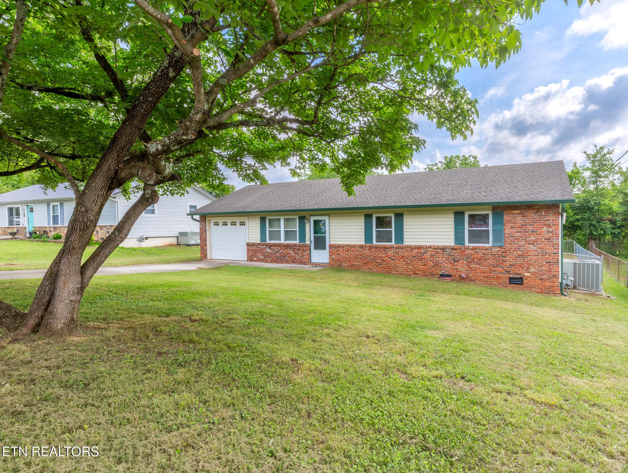 5808 Mondale Rd, Knoxville, TN 37912