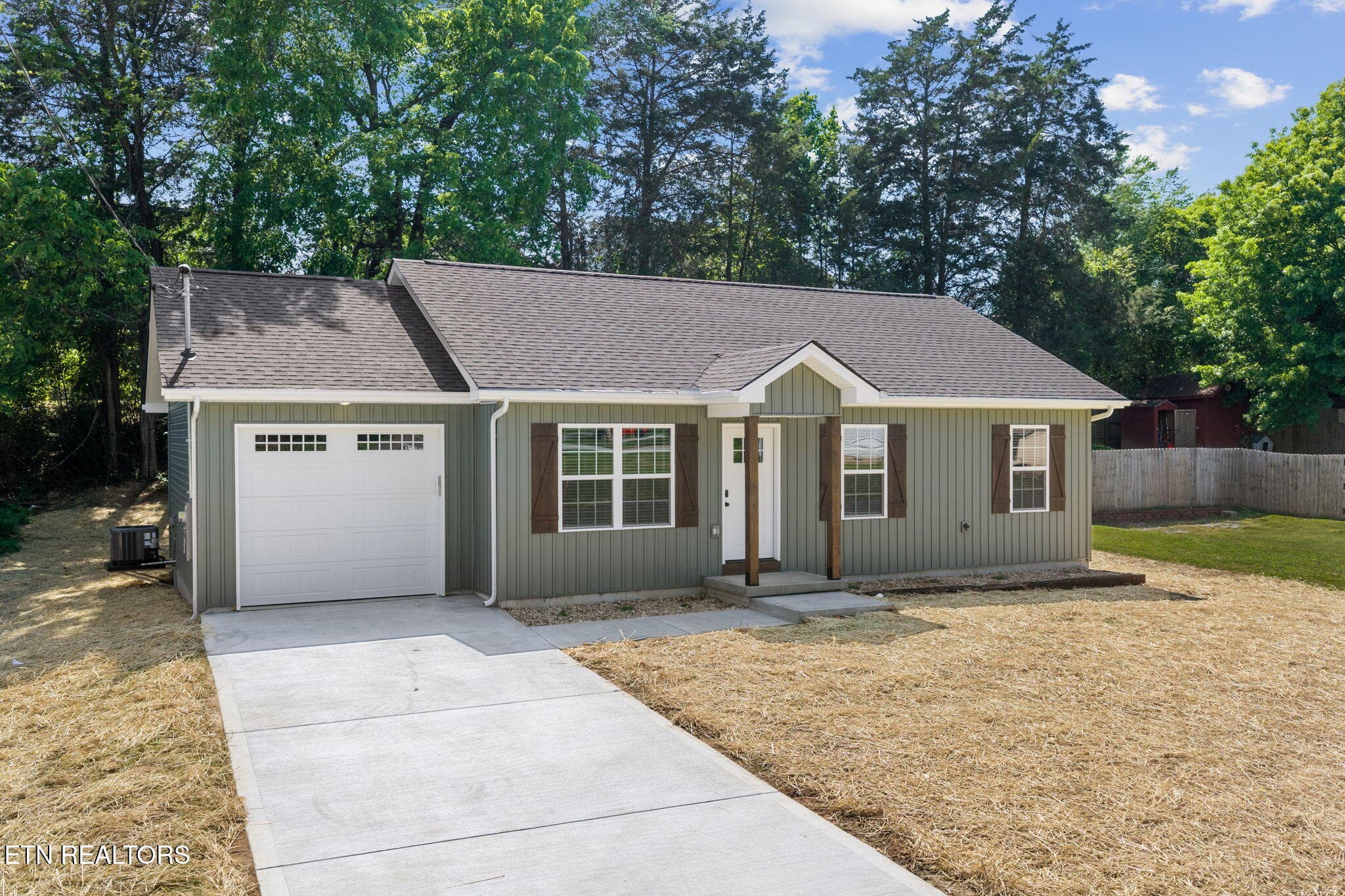 212 Doe Run Blvd, Clinton, TN 37716