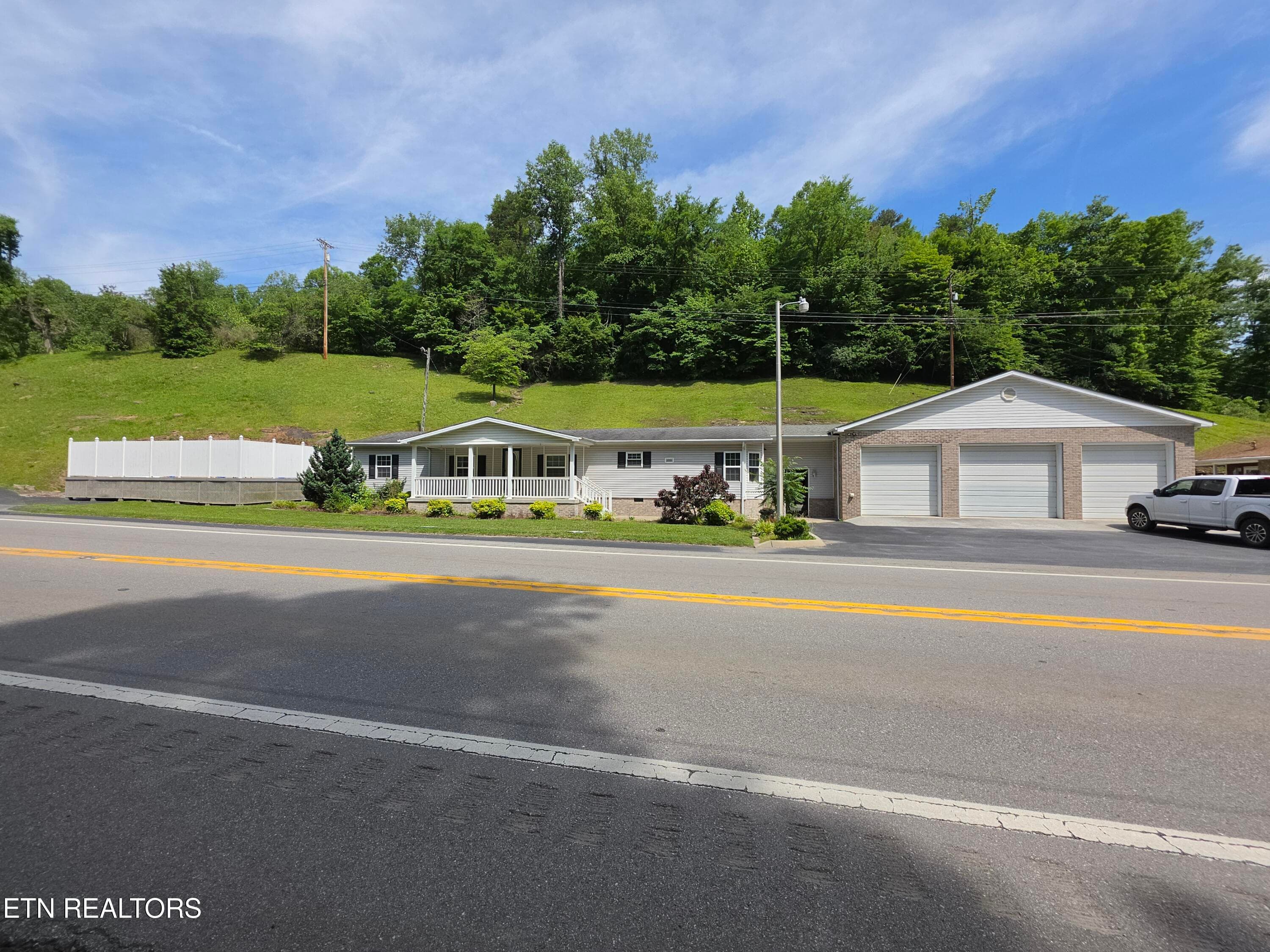 2953 U.S. 119, Pineville, KY 40977
