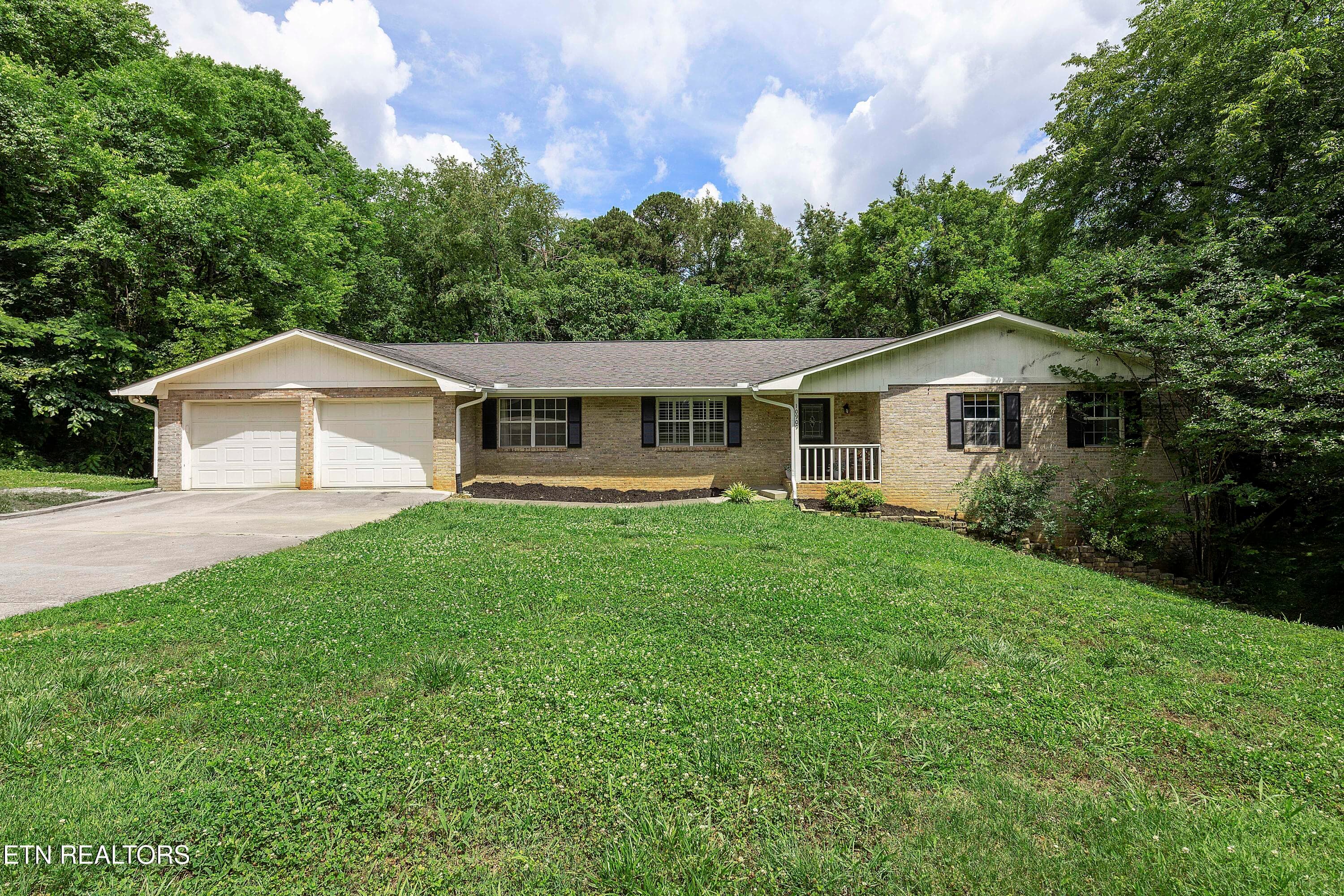 10909 Woody Drive, Knoxville, TN 37934