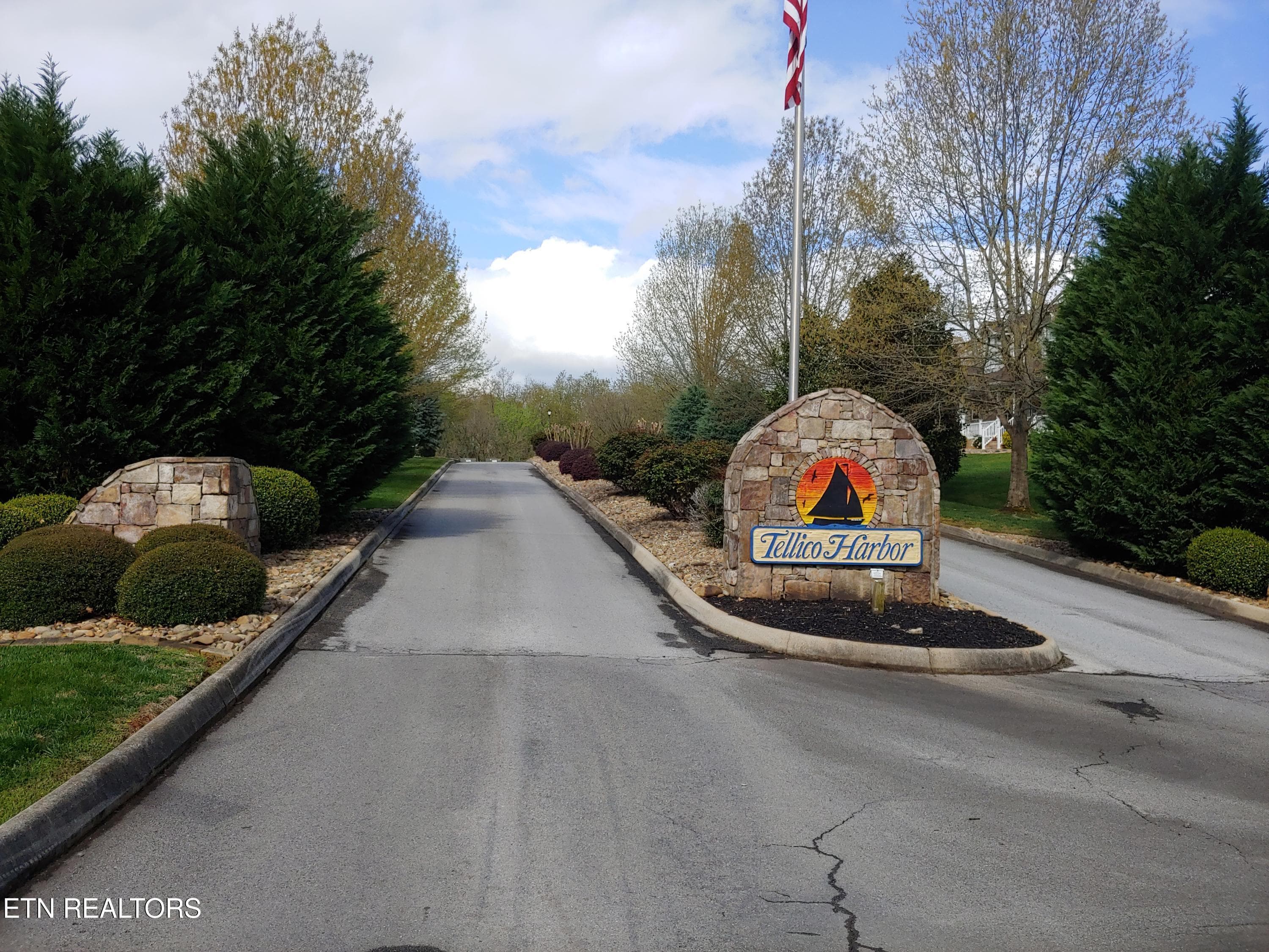 Tomahawk Tr, Maryville, TN 37801