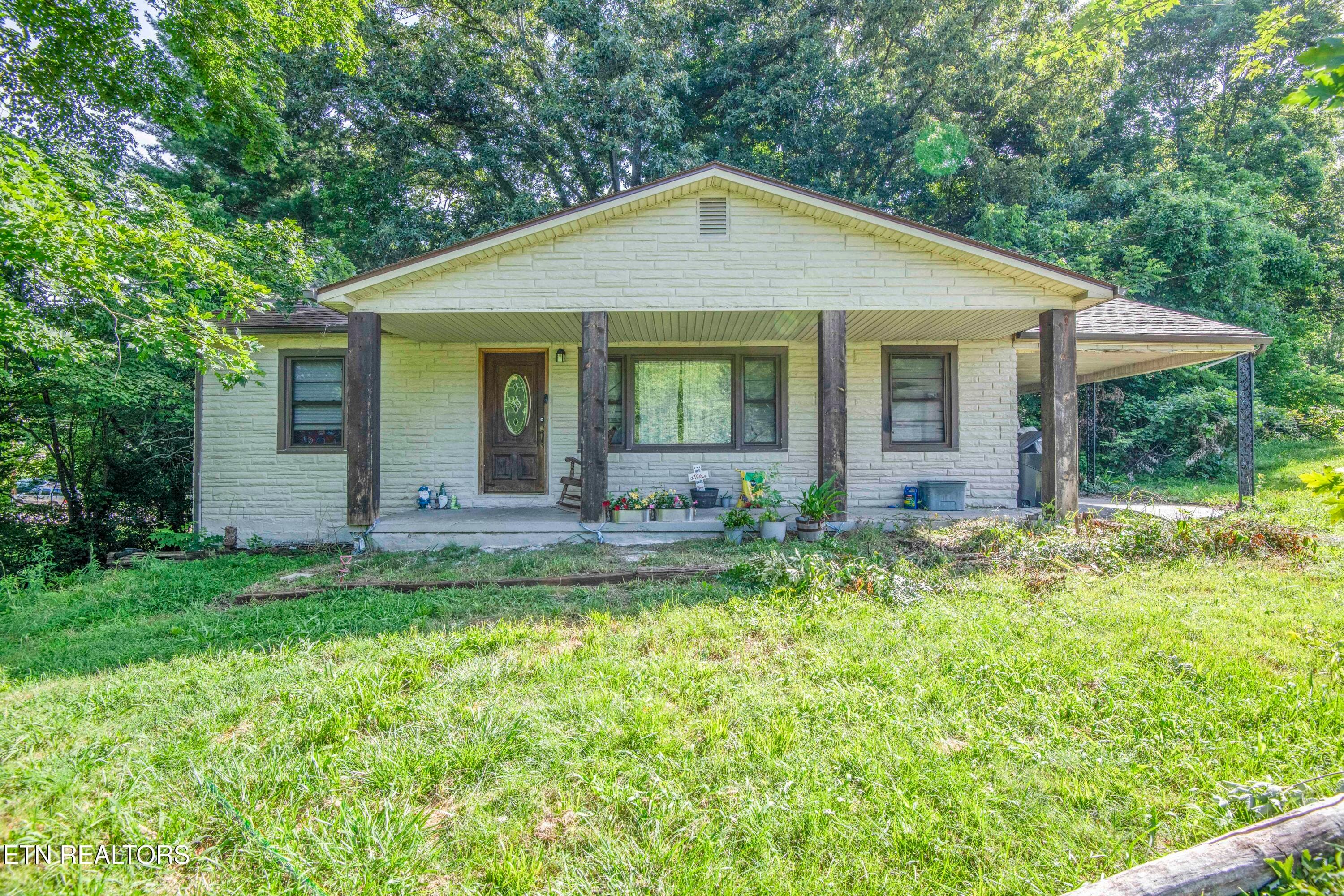 325 W Hills Drive, Lenoir City, TN 37771
